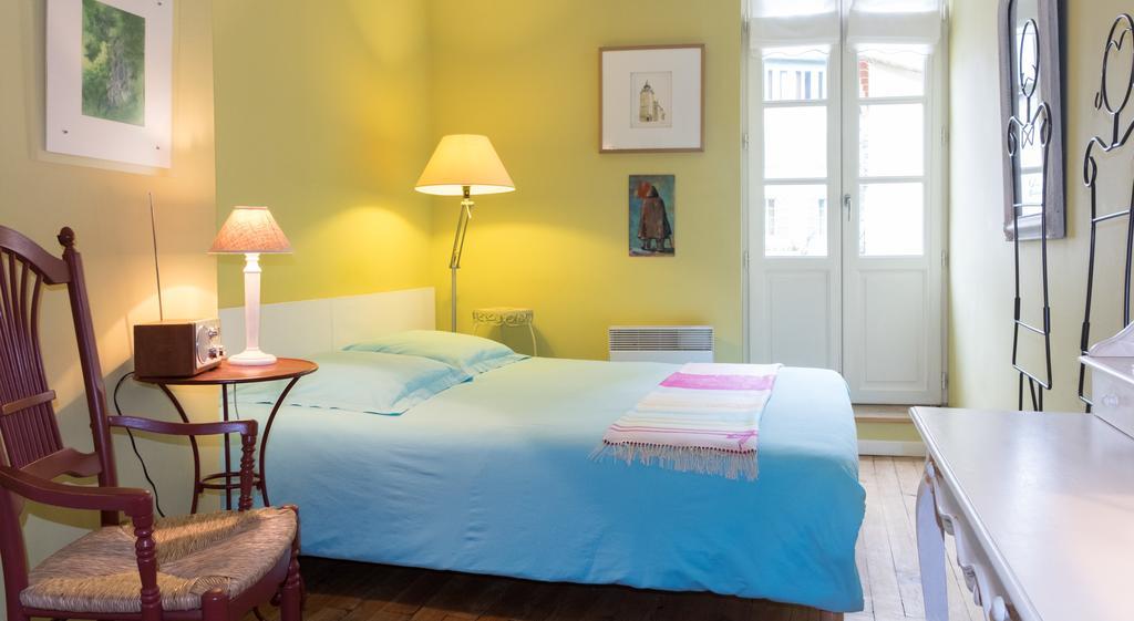 Les Petites Vosges Bed & Breakfast บาญเญอ-เดอ-บีกอร์ ห้อง รูปภาพ