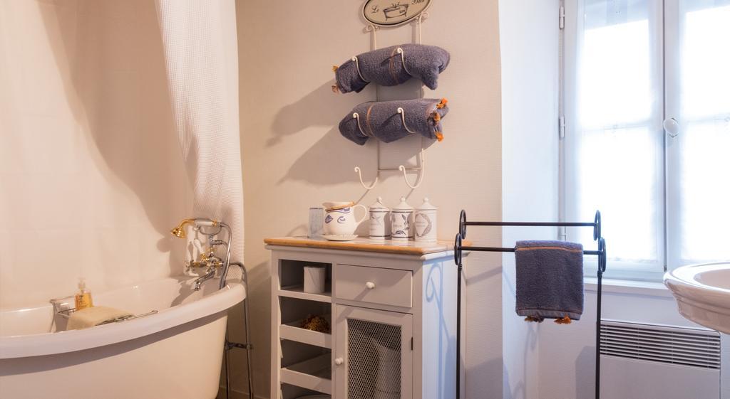Les Petites Vosges Bed & Breakfast บาญเญอ-เดอ-บีกอร์ ห้อง รูปภาพ