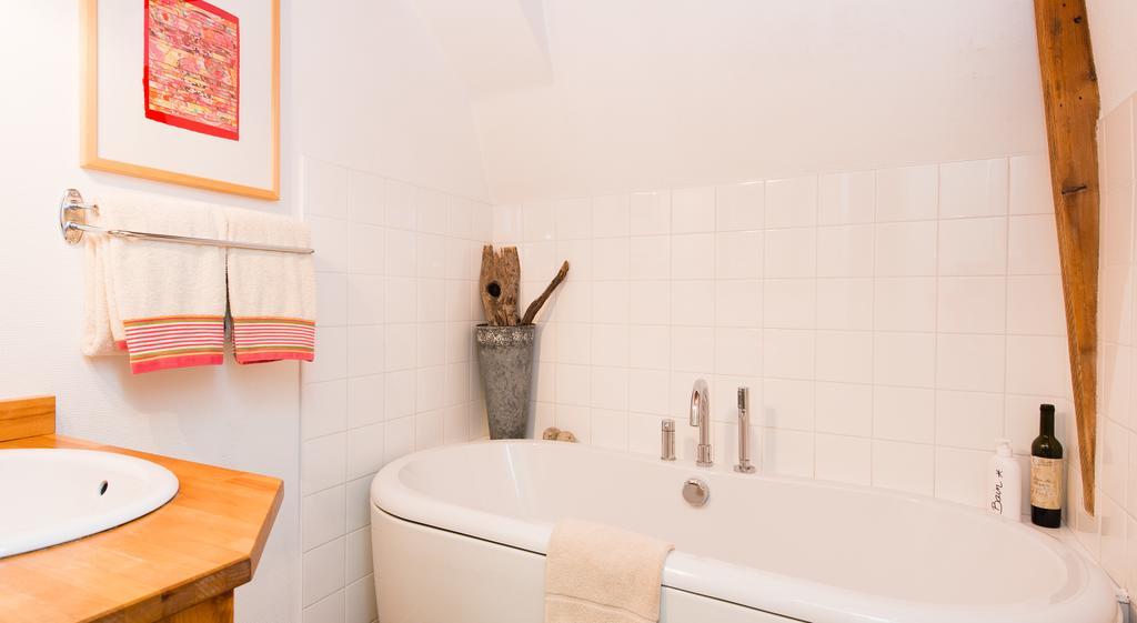 Les Petites Vosges Bed & Breakfast บาญเญอ-เดอ-บีกอร์ ห้อง รูปภาพ