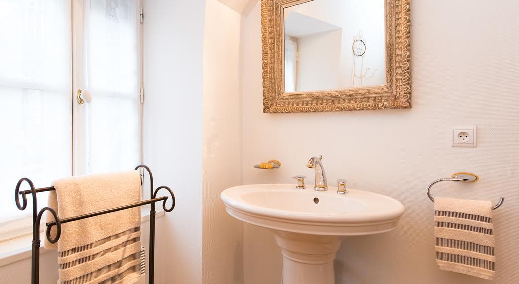 Les Petites Vosges Bed & Breakfast บาญเญอ-เดอ-บีกอร์ ห้อง รูปภาพ