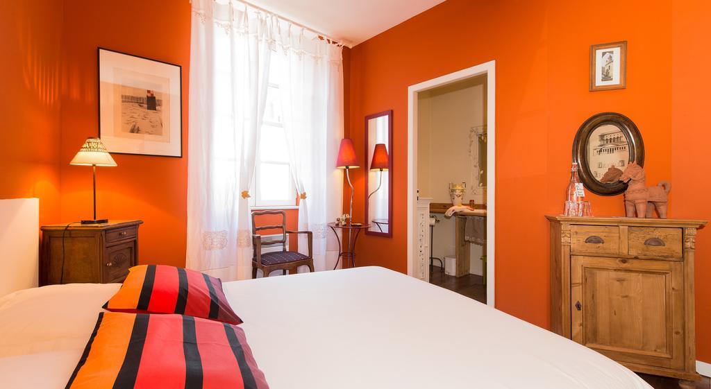 Les Petites Vosges Bed & Breakfast บาญเญอ-เดอ-บีกอร์ ห้อง รูปภาพ