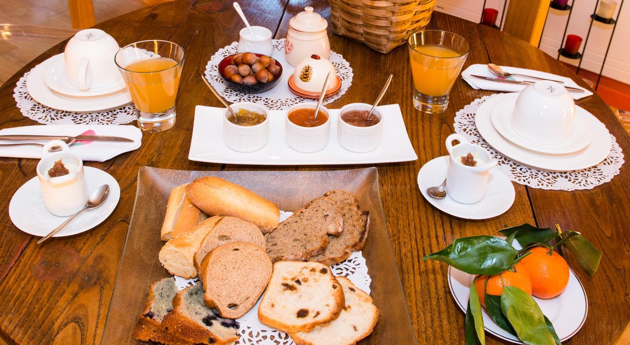 Les Petites Vosges Bed & Breakfast บาญเญอ-เดอ-บีกอร์ ภายนอก รูปภาพ